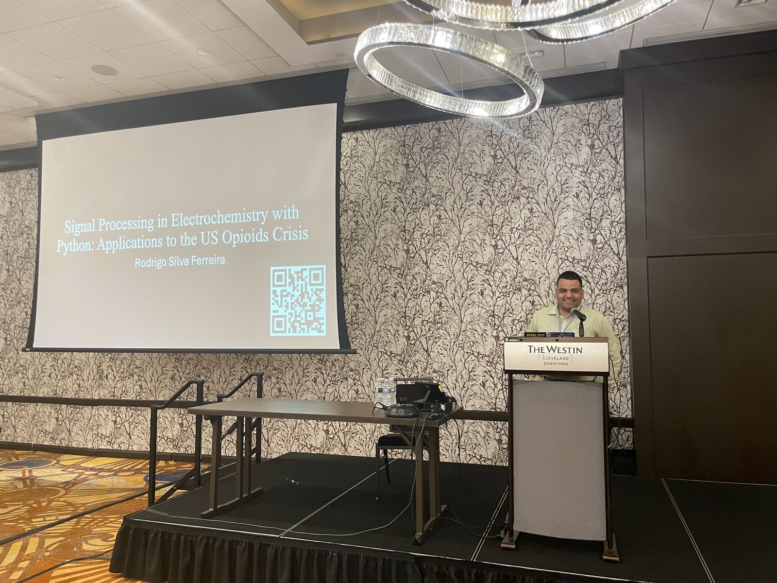 Rodrigo presenting at PyOhio 2024